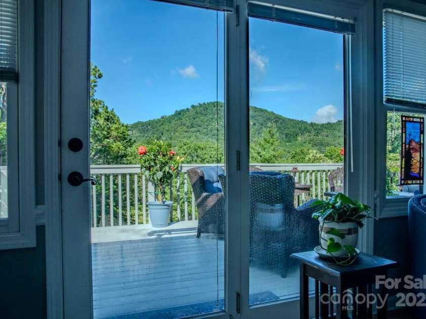 36 Lynx Drive, Black Mountain, NC 28711.  MLS# CAR4281070, YatesRealty ID 30084. 