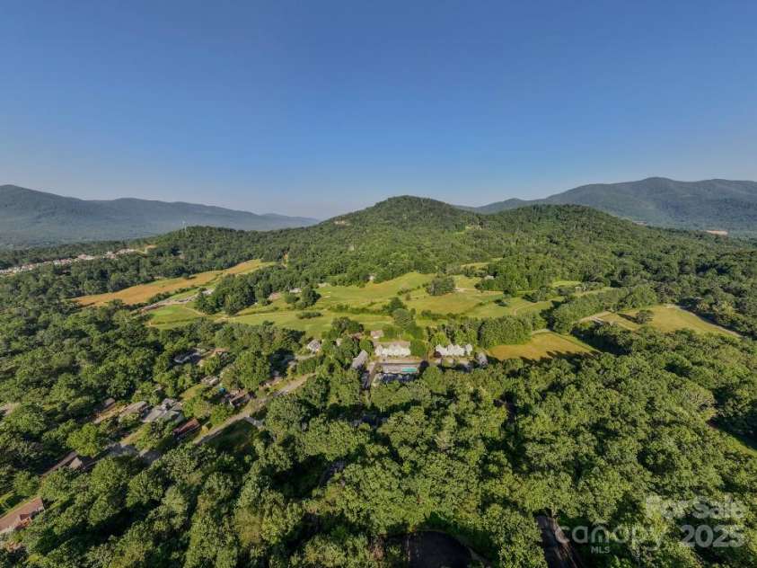 36 Lynx Drive, Black Mountain, NC 28711.  MLS# CAR4281070, YatesRealty ID 30084. 