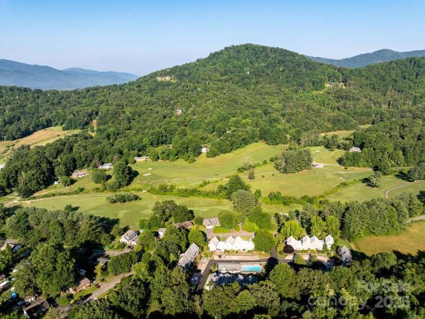 36 Lynx Drive, Black Mountain, NC 28711.  MLS# CAR4281070, YatesRealty ID 30084. 