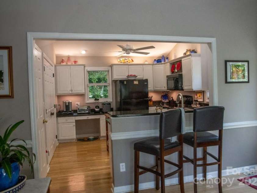 36 Lynx Drive, Black Mountain, NC 28711.  MLS# CAR4281070, YatesRealty ID 30084. 