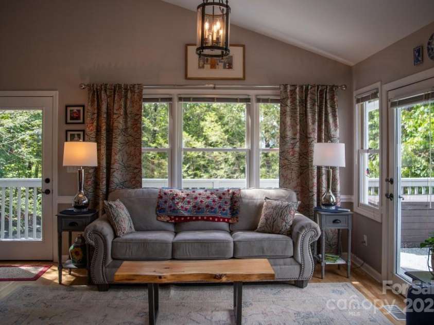 36 Lynx Drive, Black Mountain, NC 28711.  MLS# CAR4281070, YatesRealty ID 30084. 