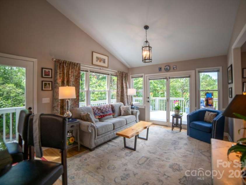 36 Lynx Drive, Black Mountain, NC 28711.  MLS# CAR4281070, YatesRealty ID 30084. 