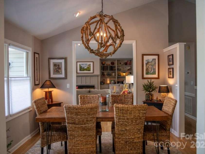 36 Lynx Drive, Black Mountain, NC 28711.  MLS# CAR4281070, YatesRealty ID 30084. 