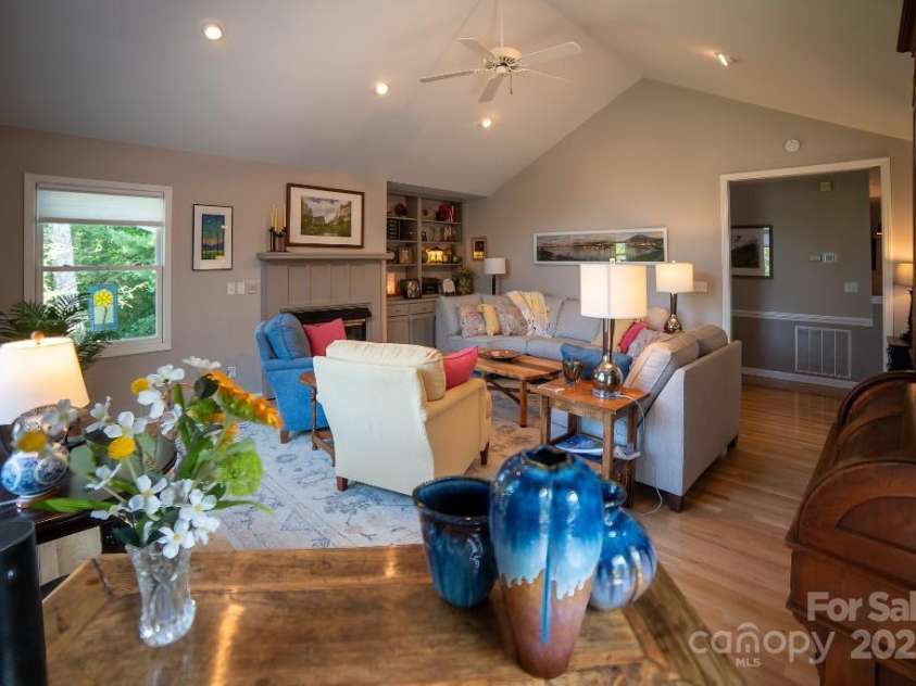 36 Lynx Drive, Black Mountain, NC 28711.  MLS# CAR4281070, YatesRealty ID 30084. 