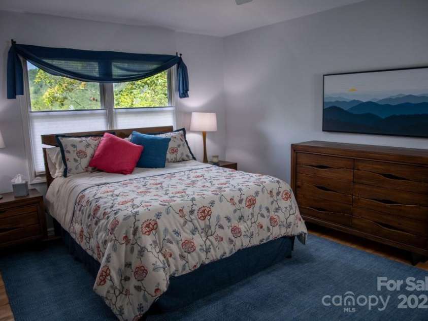 36 Lynx Drive, Black Mountain, NC 28711.  MLS# CAR4281070, YatesRealty ID 30084. 