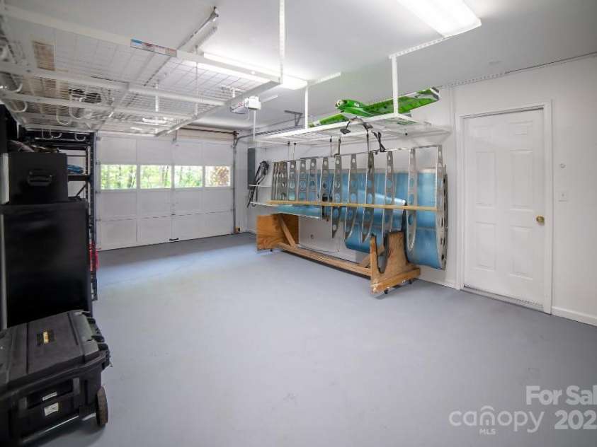 36 Lynx Drive, Black Mountain, NC 28711.  MLS# CAR4281070, YatesRealty ID 30084. 