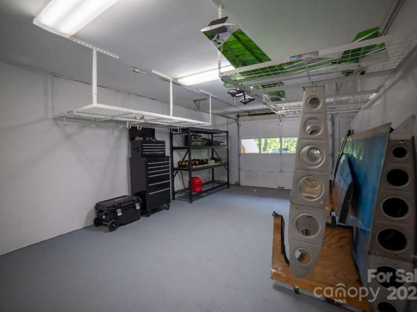 36 Lynx Drive, Black Mountain, NC 28711.  MLS# CAR4281070, YatesRealty ID 30084. 