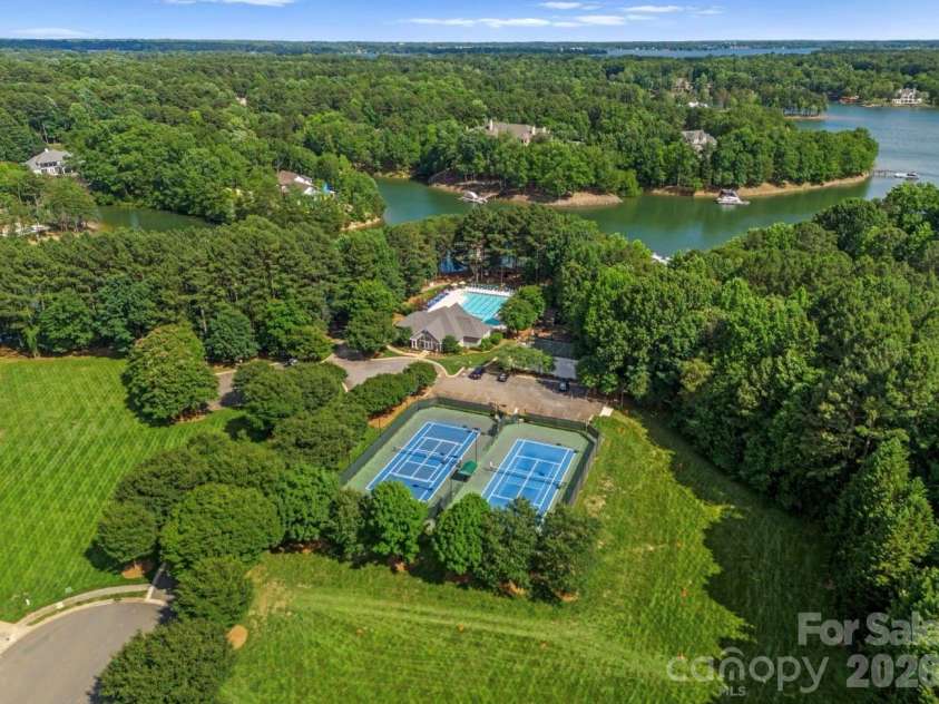 444 Bay Harbour Road, Mooresville, NC 28117.  MLS# CAR4387322, YatesRealty ID 30084. 