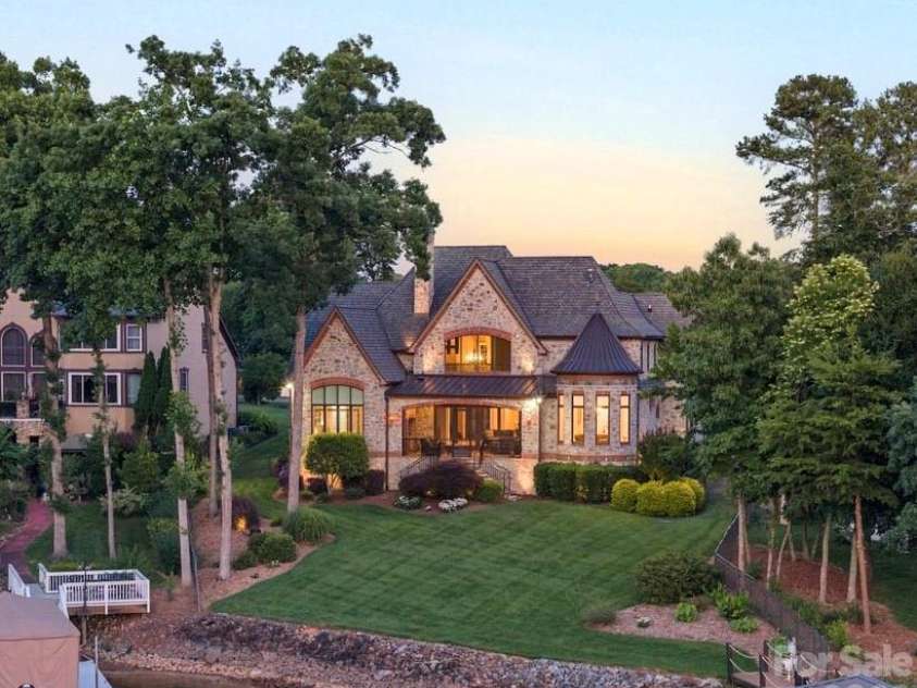 444 Bay Harbour Road, Mooresville, NC 28117.  MLS# CAR4387322, YatesRealty ID 30084. 