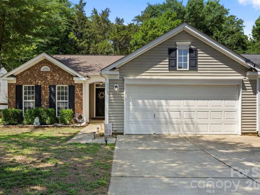 4313 Bubbling Brook Court, Charlotte, NC 28278.  MLS# CAR4391824, YatesRealty ID 30085. 