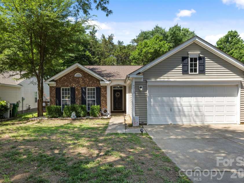 4313 Bubbling Brook Court, Charlotte, NC 28278.  MLS# CAR4391824, YatesRealty ID 30085. 