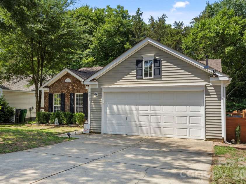 4313 Bubbling Brook Court, Charlotte, NC 28278.  MLS# CAR4391824, YatesRealty ID 30085. 