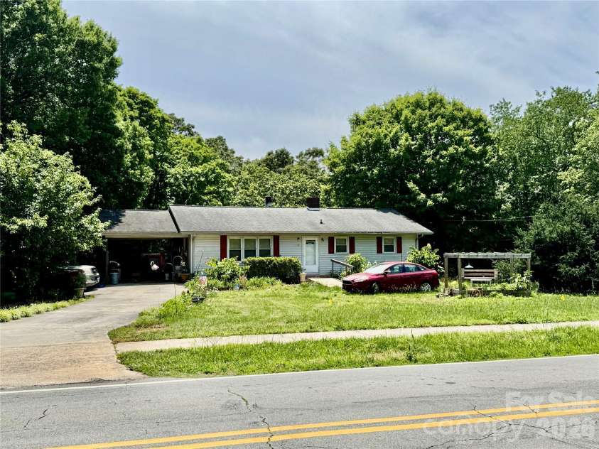717 Lee Avenue, Yadkinville, NC 27055.  MLS# CAR4388118, YatesRealty ID 30086. 