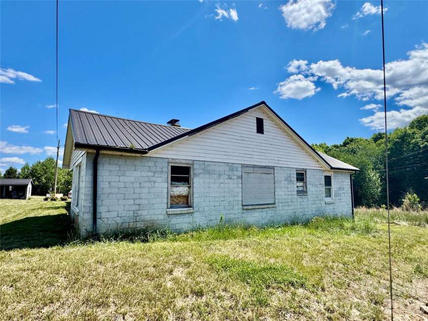 1263 NC 16 Highway, Taylorsville, NC 28681.  MLS# CAR4382911, YatesRealty ID 30087. 