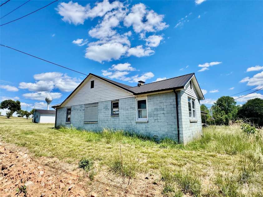 1263 NC 16 Highway, Taylorsville, NC 28681.  MLS# CAR4382911, YatesRealty ID 30087. 