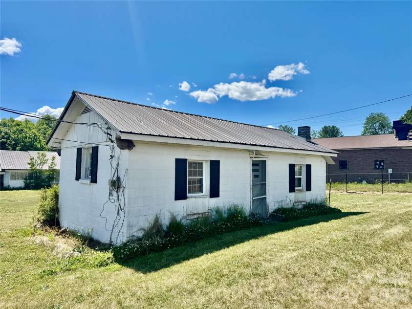 1263 NC 16 Highway, Taylorsville, NC 28681.  MLS# CAR4382911, YatesRealty ID 30087. 