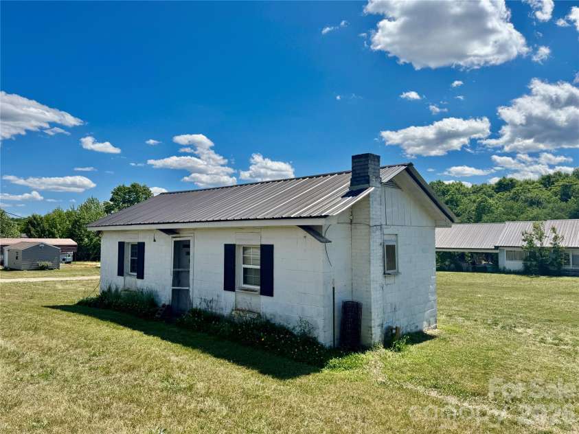 1263 NC 16 Highway, Taylorsville, NC 28681.  MLS# CAR4382911, YatesRealty ID 30087. 