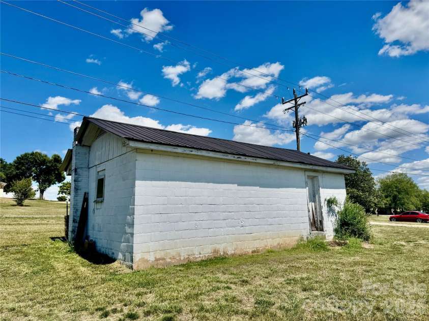 1263 NC 16 Highway, Taylorsville, NC 28681.  MLS# CAR4382911, YatesRealty ID 30087. 