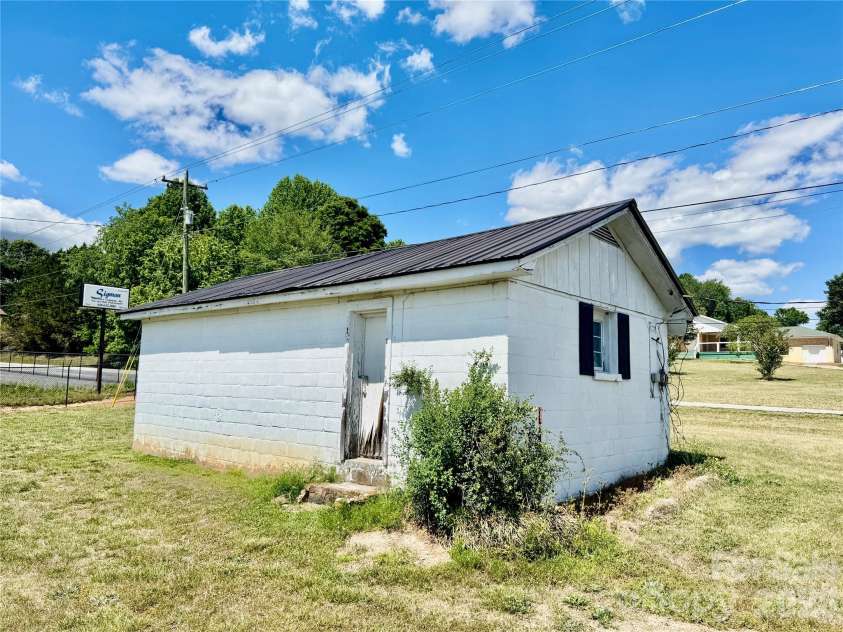 1263 NC 16 Highway, Taylorsville, NC 28681.  MLS# CAR4382911, YatesRealty ID 30087. 