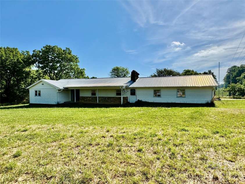 5028 Kurstie Lane, Boonville, NC 27011.  MLS# CAR4381557, YatesRealty ID 30088. 