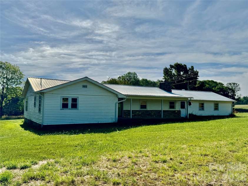 5028 Kurstie Lane, Boonville, NC 27011.  MLS# CAR4381557, YatesRealty ID 30088. 