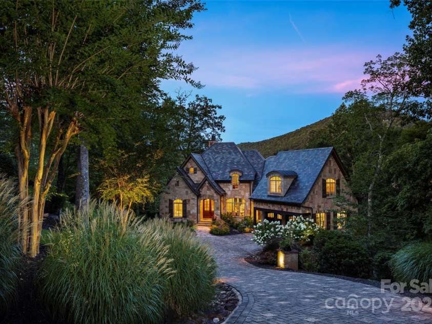 1829 Bella Vista Court, Arden, NC 28704.  MLS# CAR4287016, YatesRealty ID 30089. 