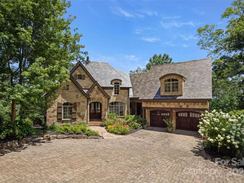 1829 Bella Vista Court, Arden, NC 28704.  MLS# CAR4287016, YatesRealty ID 30089. 