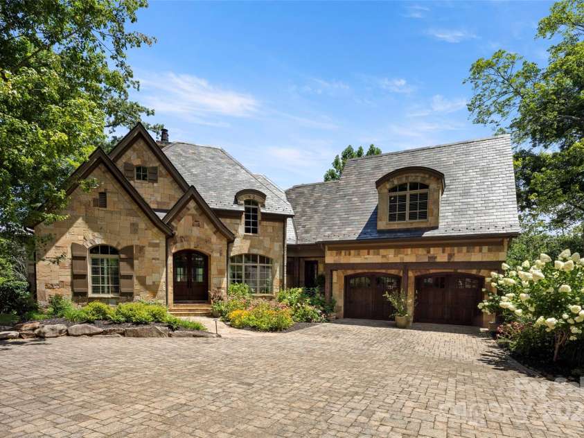 1829 Bella Vista Court, Arden, NC 28704.  MLS# CAR4287016, YatesRealty ID 30089. 