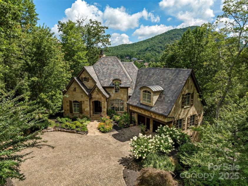 1829 Bella Vista Court, Arden, NC 28704.  MLS# CAR4287016, YatesRealty ID 30089. 