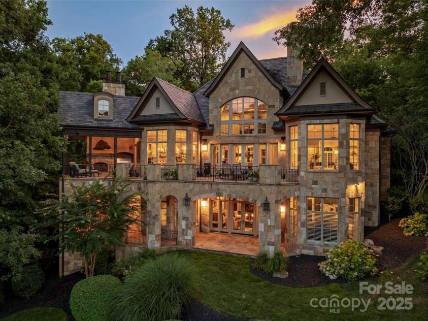 1829 Bella Vista Court, Arden, NC 28704.  MLS# CAR4287016, YatesRealty ID 30089. 