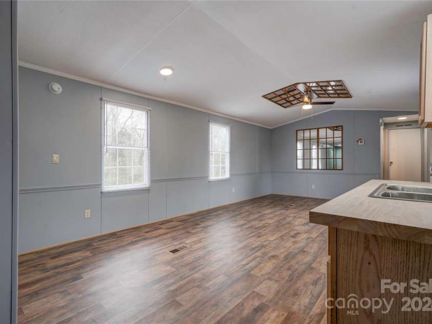 2124 Mcbrayer Springs Road, Shelby, NC 28150.  MLS# CAR4206990, YatesRealty ID 3009. Dining
