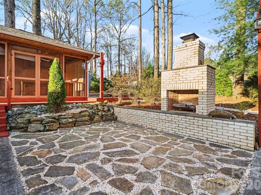 14921 August Lane, Charlotte, NC 28227.  MLS# CAR4360349, YatesRealty ID 30090. 