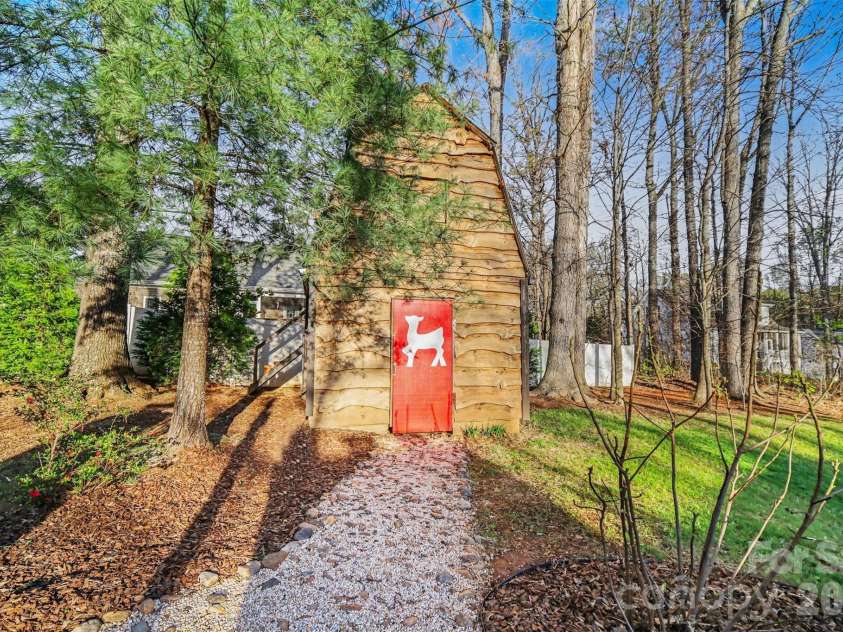 14921 August Lane, Charlotte, NC 28227.  MLS# CAR4360349, YatesRealty ID 30090. 