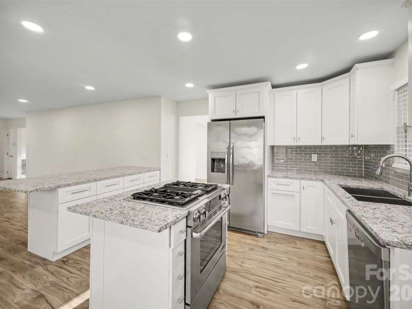 14921 August Lane, Charlotte, NC 28227.  MLS# CAR4360349, YatesRealty ID 30090. 