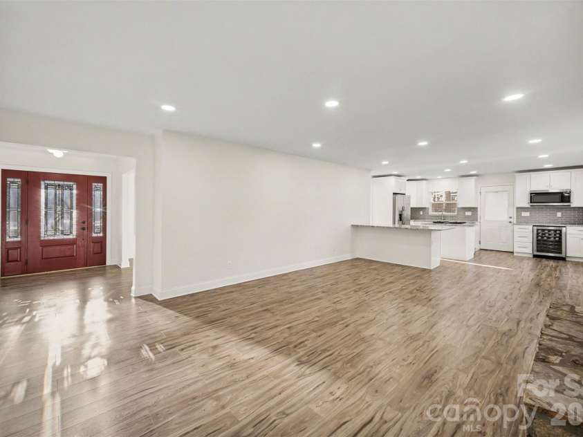 14921 August Lane, Charlotte, NC 28227.  MLS# CAR4360349, YatesRealty ID 30090. 
