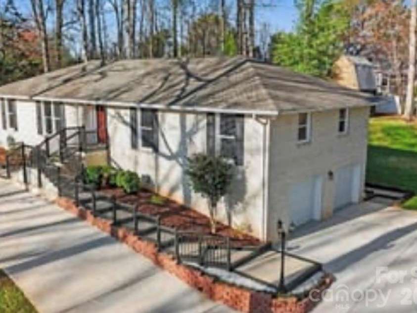14921 August Lane, Charlotte, NC 28227.  MLS# CAR4360349, YatesRealty ID 30090. 