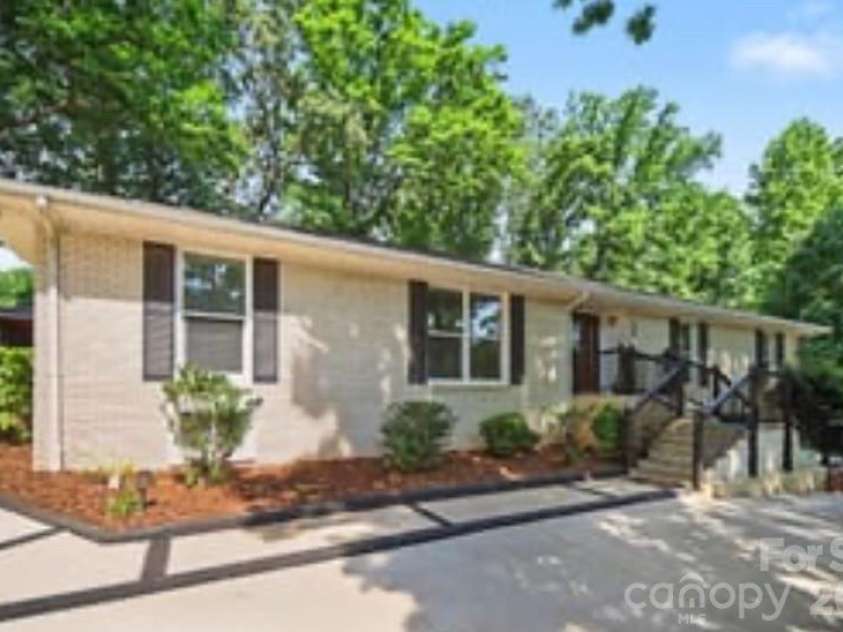 14921 August Lane, Charlotte, NC 28227.  MLS# CAR4360349, YatesRealty ID 30090. 