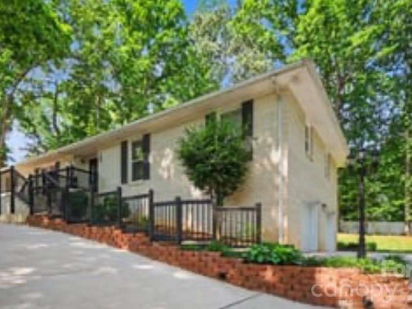 14921 August Lane, Charlotte, NC 28227.  MLS# CAR4360349, YatesRealty ID 30090. 