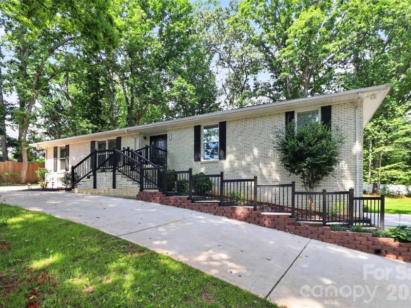 14921 August Lane, Charlotte, NC 28227.  MLS# CAR4360349, YatesRealty ID 30090. 