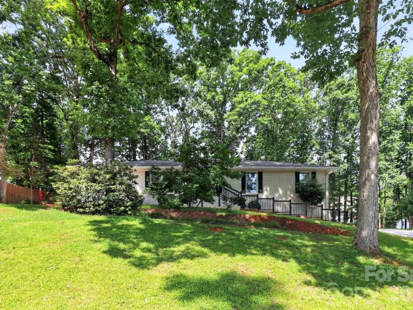 14921 August Lane, Charlotte, NC 28227.  MLS# CAR4360349, YatesRealty ID 30090. 