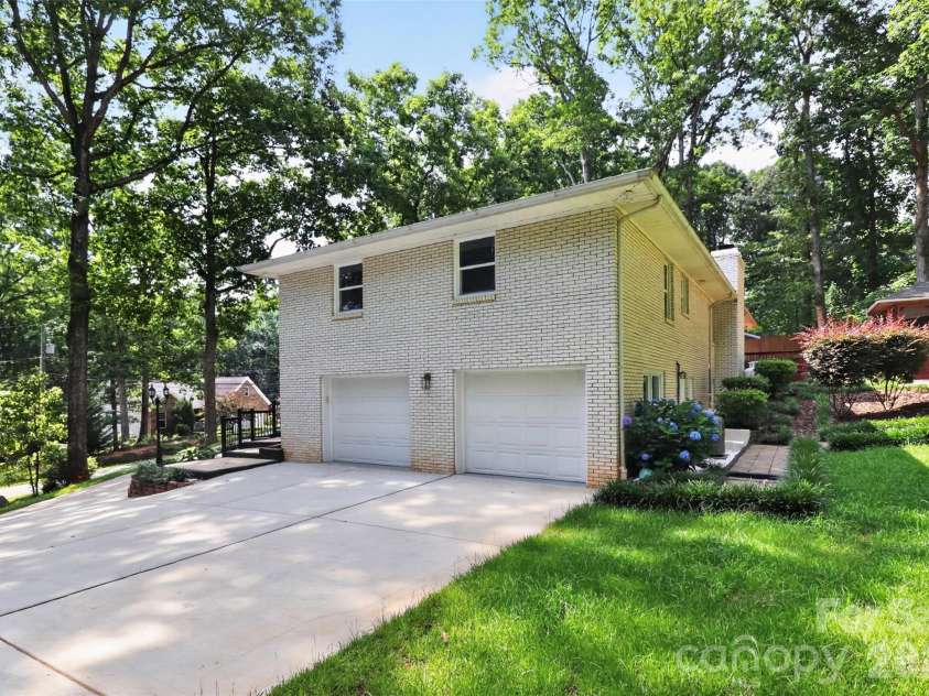 14921 August Lane, Charlotte, NC 28227.  MLS# CAR4360349, YatesRealty ID 30090. 