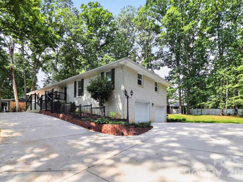 14921 August Lane, Charlotte, NC 28227.  MLS# CAR4360349, YatesRealty ID 30090. 
