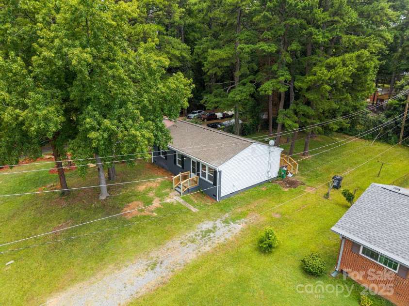 2715 Sonora Lane, Charlotte, NC 28208.  MLS# CAR4284224, YatesRealty ID 30090. 