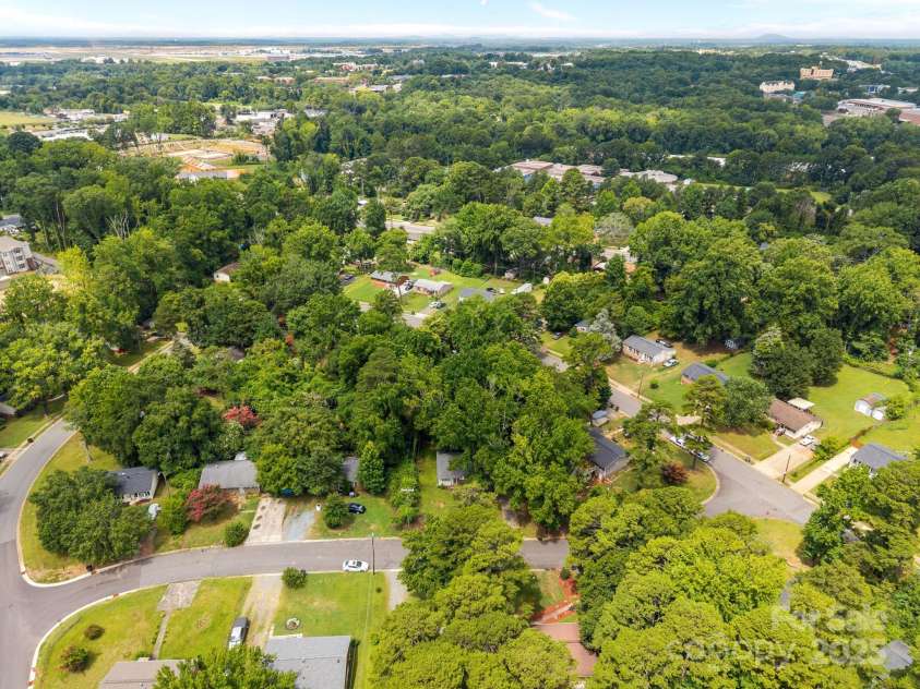 2715 Sonora Lane, Charlotte, NC 28208.  MLS# CAR4284224, YatesRealty ID 30090. 