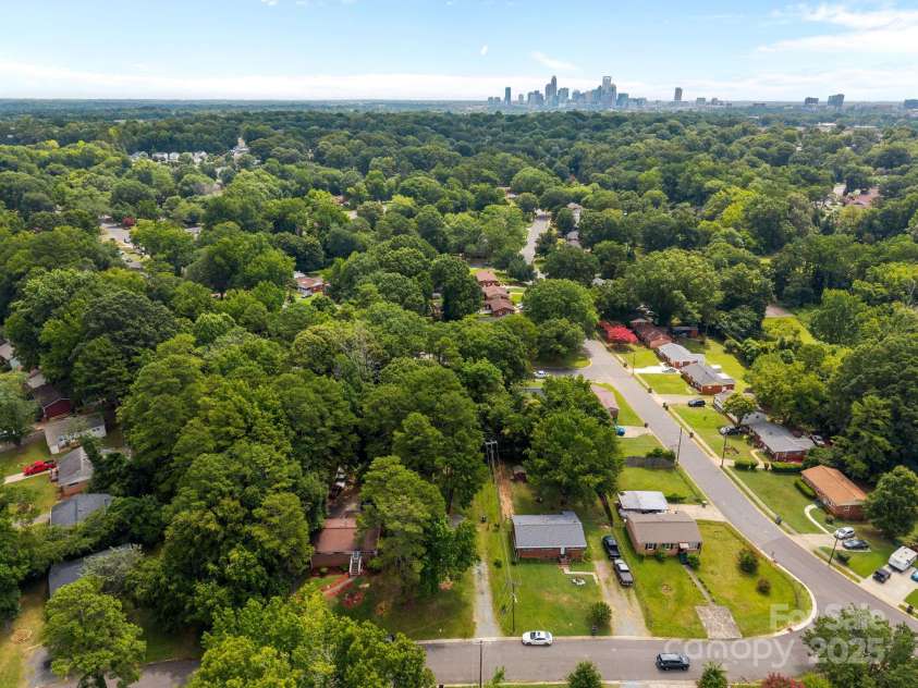 2715 Sonora Lane, Charlotte, NC 28208.  MLS# CAR4284224, YatesRealty ID 30090. 