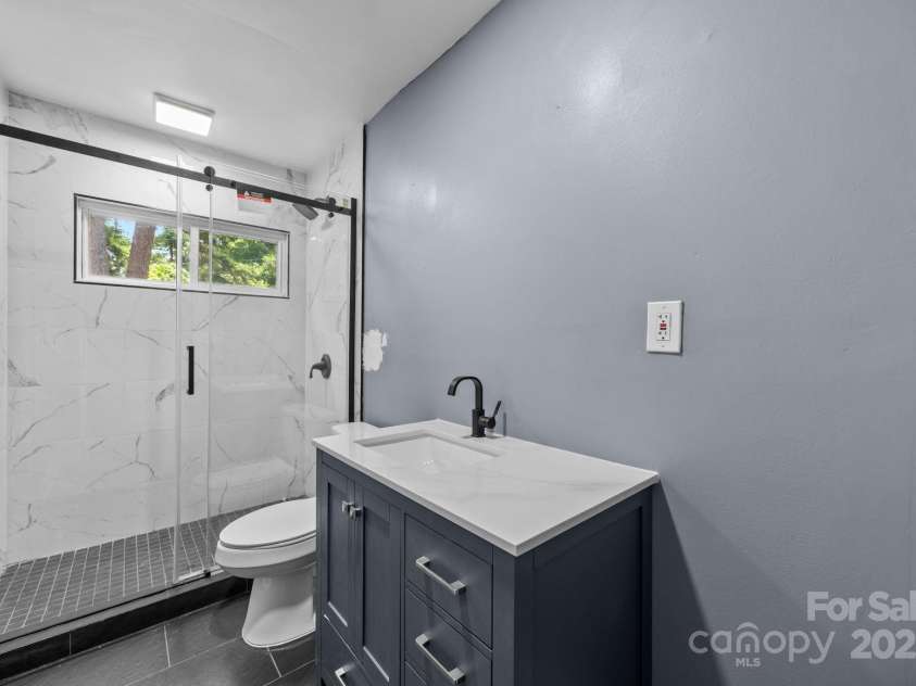 2715 Sonora Lane, Charlotte, NC 28208.  MLS# CAR4284224, YatesRealty ID 30090. 