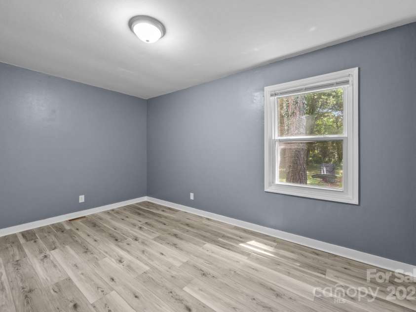 2715 Sonora Lane, Charlotte, NC 28208.  MLS# CAR4284224, YatesRealty ID 30090. 