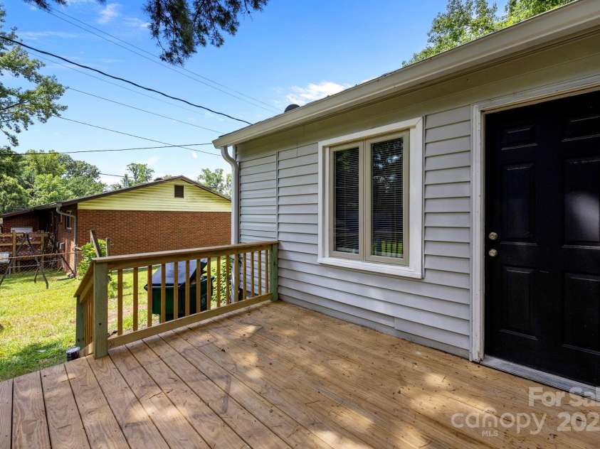 2715 Sonora Lane, Charlotte, NC 28208.  MLS# CAR4284224, YatesRealty ID 30090. 