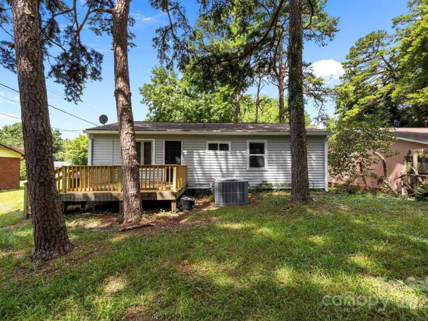 2715 Sonora Lane, Charlotte, NC 28208.  MLS# CAR4284224, YatesRealty ID 30090. 