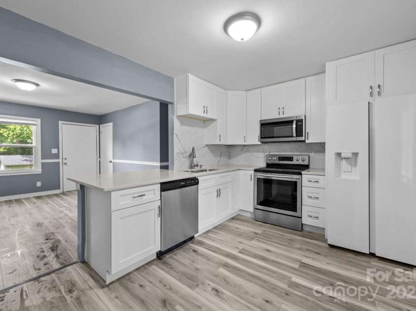 2715 Sonora Lane, Charlotte, NC 28208.  MLS# CAR4284224, YatesRealty ID 30090. 